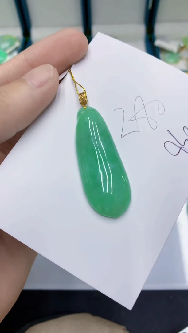 颈饰18K金镶嵌翡翠翡翠