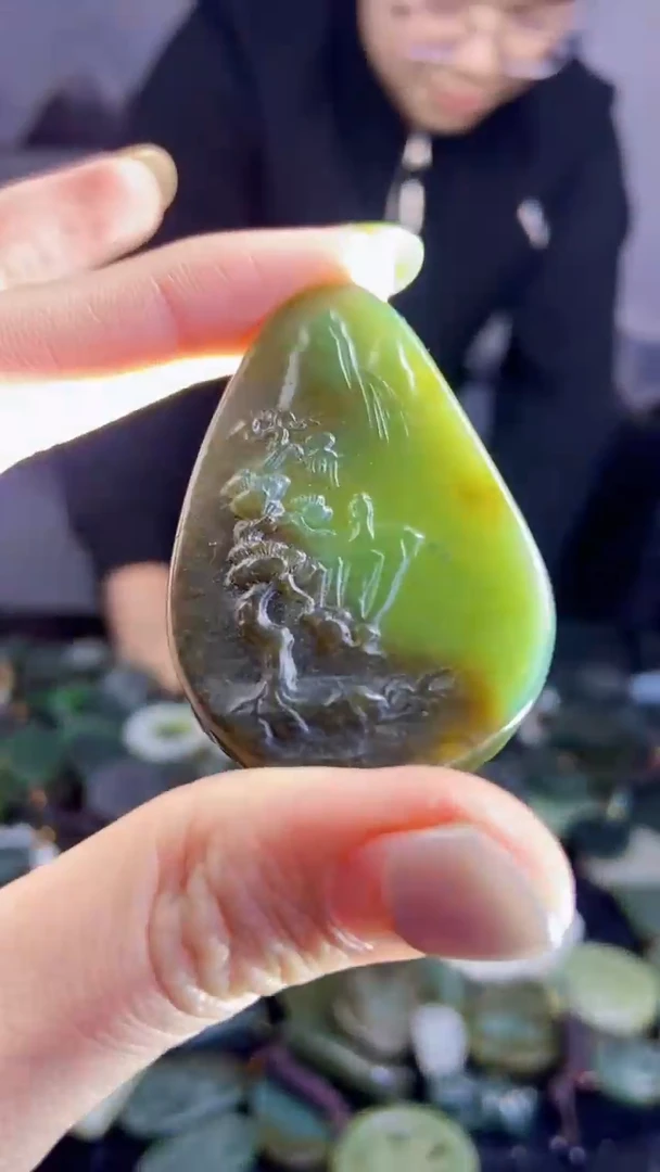 颈饰未镶嵌和田玉1