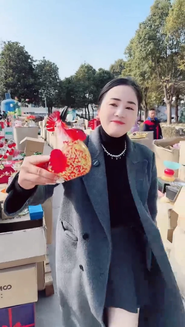 【闪购商品】玻璃安琪微瑕花瓶--ID32C