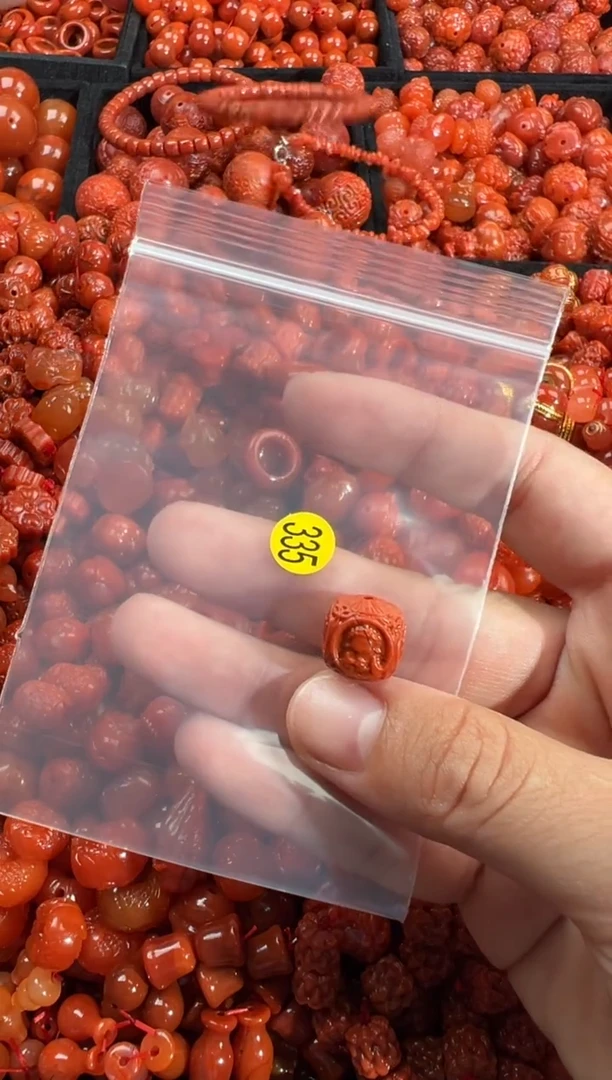 南红玛瑙未镶嵌颈饰2