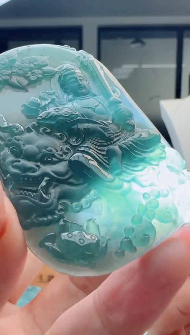 翡翠未镶嵌颈饰多样性发货其中一件