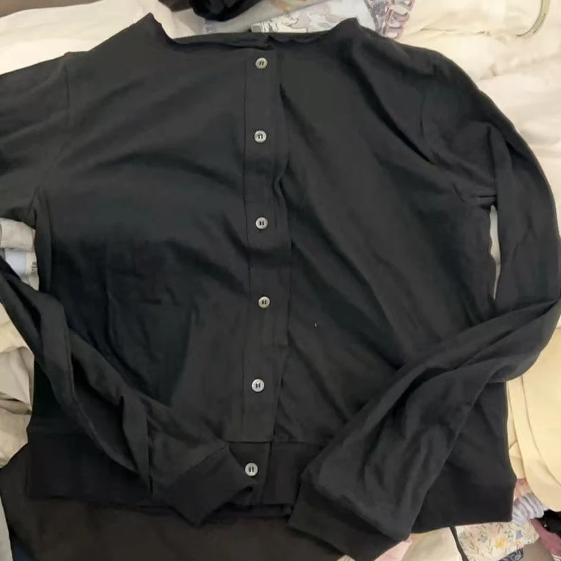 【NO退NO换】韩国东大门韩允儿2025夏款灰色黑色小纽扣外套