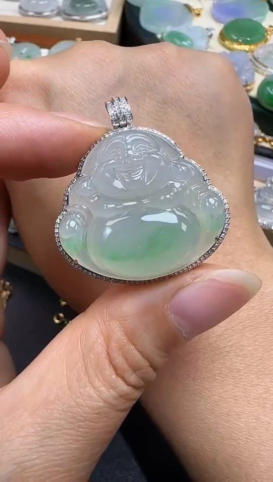 颈饰18K金镶嵌翡翠佛公