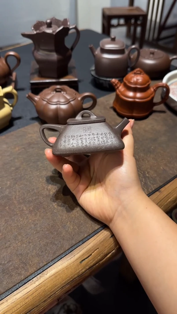茶壶紫砂当***！四方石瓢 刻绘