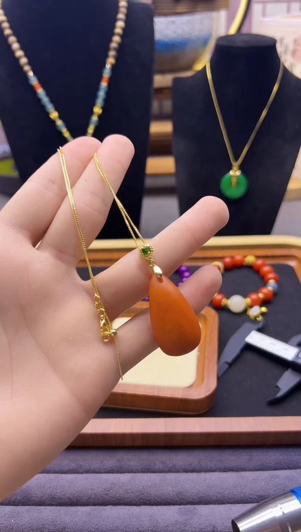 14K金镶嵌蜜蜡颈饰D100