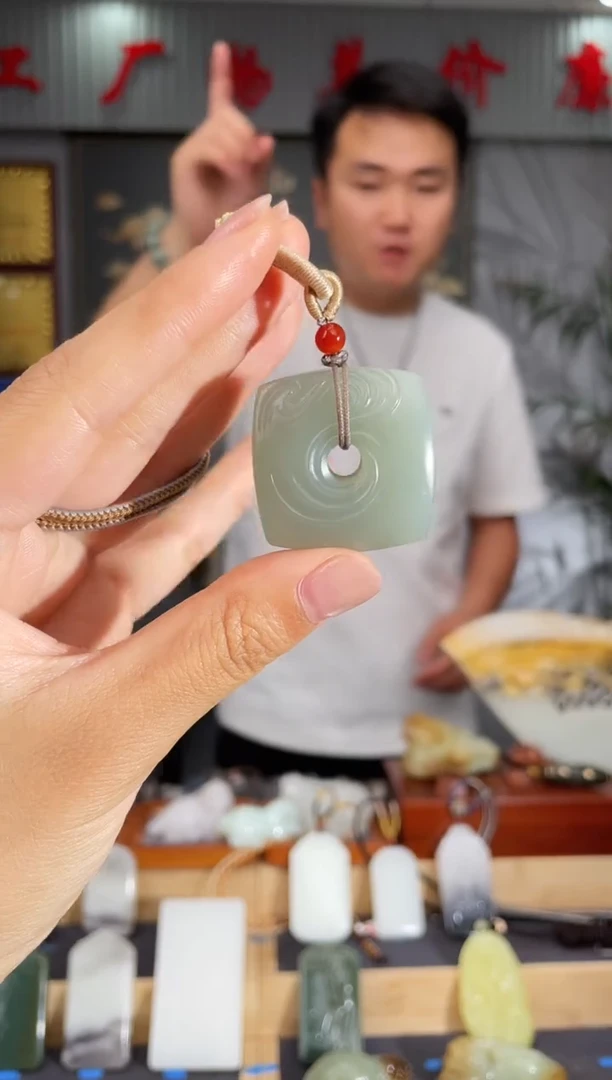 和田玉未镶嵌颈饰1