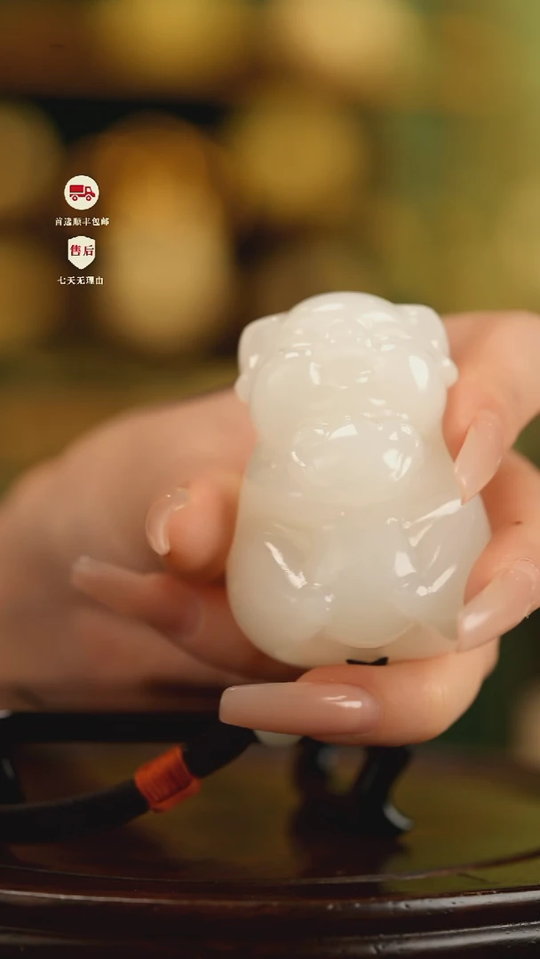 云南石荔枝白雕刻：诸事如意福猪把件摆件