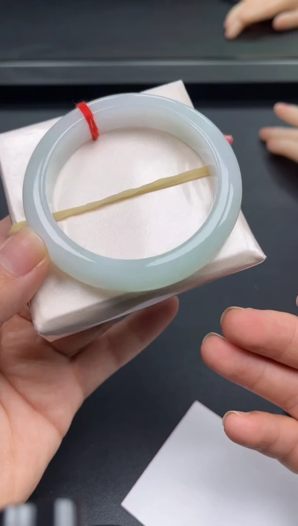 未镶嵌手镯翡翠多人