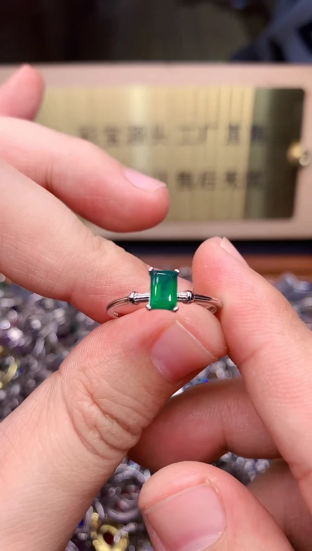 【闪购商品】祖母绿戒指银S925镶嵌........