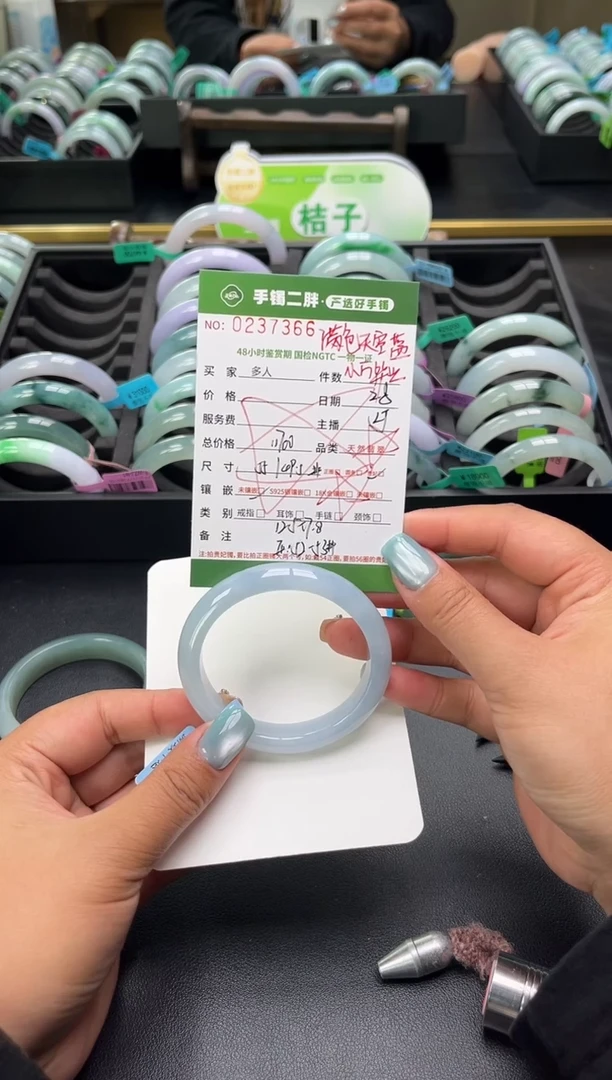 【闪购商品】翡翠手镯（贵妃镯）未镶嵌多人