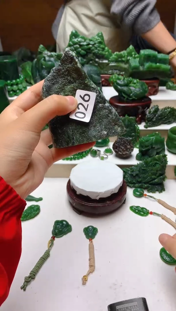 未镶嵌和田玉（碧玉）珠宝半成品1