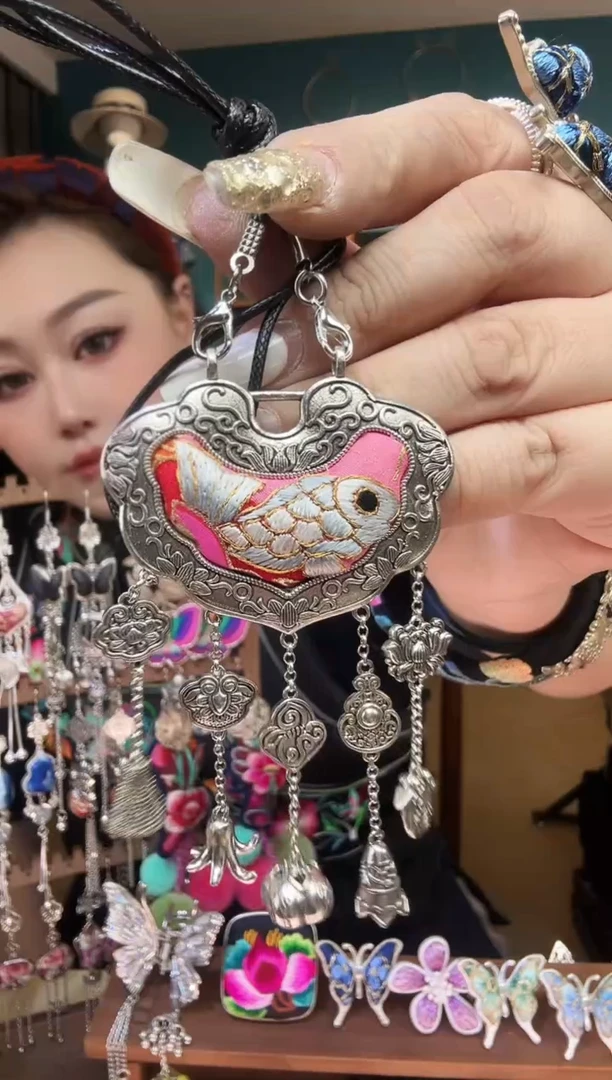 刺绣纯手工民族风刺绣吊坠