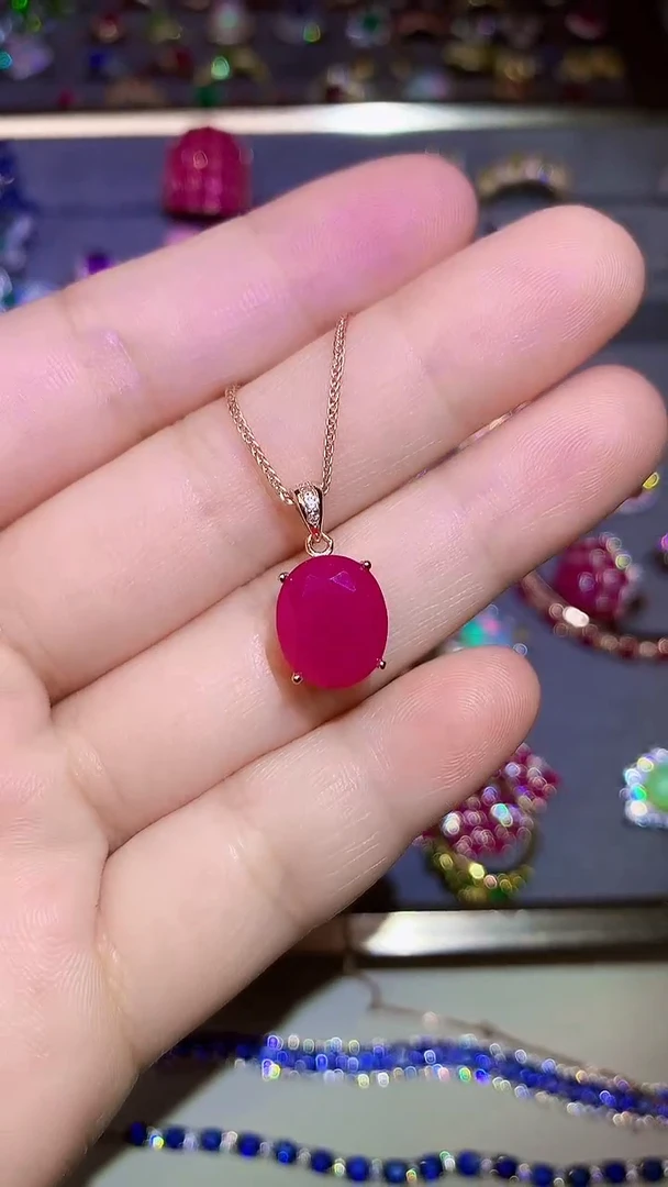 银S925镶嵌颈饰红宝石....