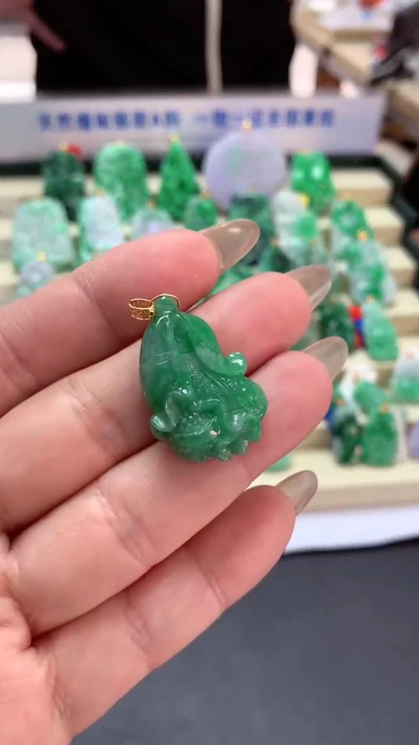 【闪购商品】翡翠吊坠(不含链)18K金镶嵌挂件