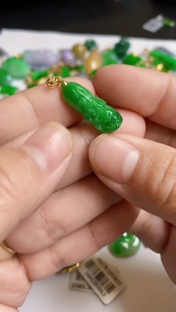 【闪购商品】翡翠颈饰18K金镶嵌吊坠