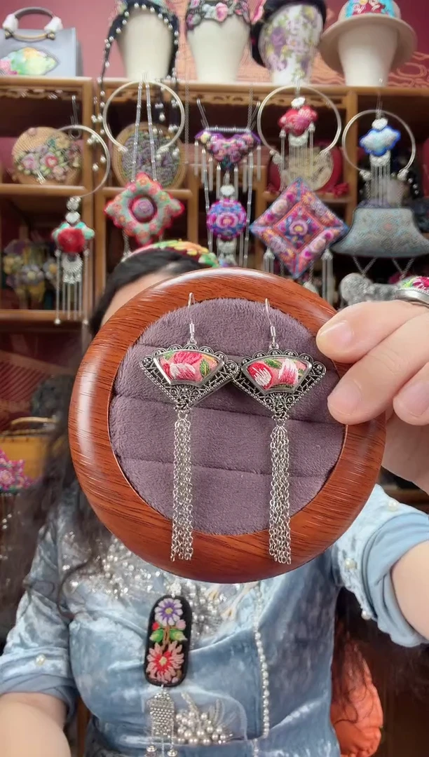 刺绣耳环64甜甜家