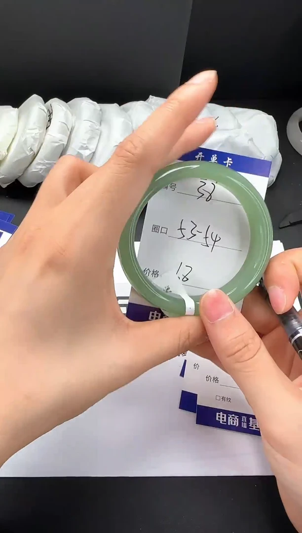 石英质玉手镯未镶嵌53-54