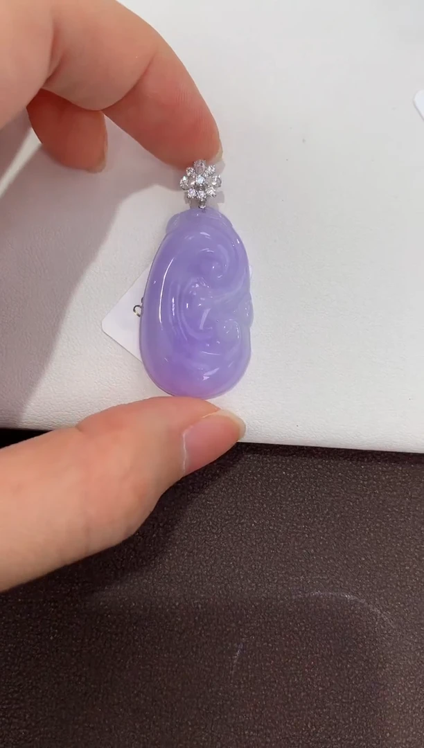 翡翠18K金镶嵌颈饰天然缅甸a货翡翠