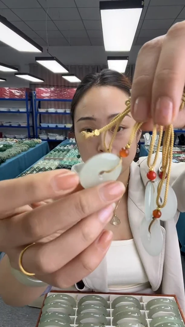 吊坠(不含链)未镶嵌石英质玉精美浅冰晴榆钱扣吊坠多样性发一