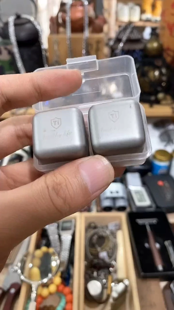 瓷片闪购商品  如图所示