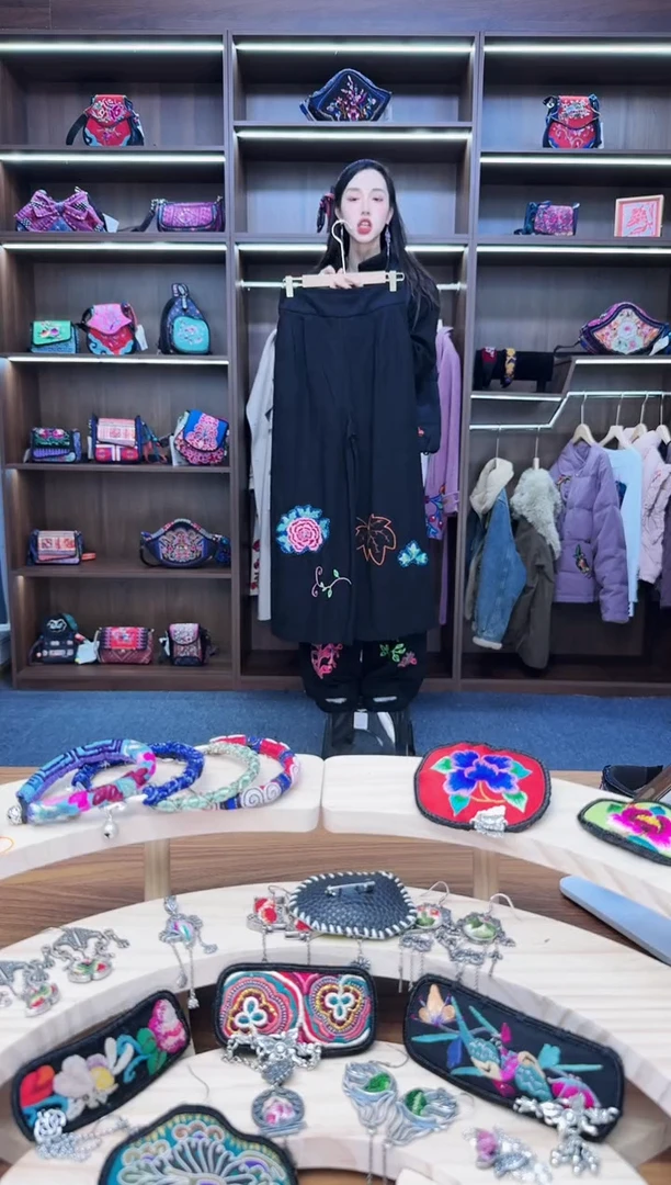 织绣A22蒙阿苏苗绣传承店裤子