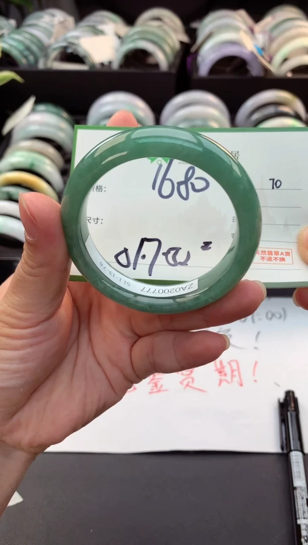 定制翡翠未镶嵌平***?毛货需精细抛光+多人