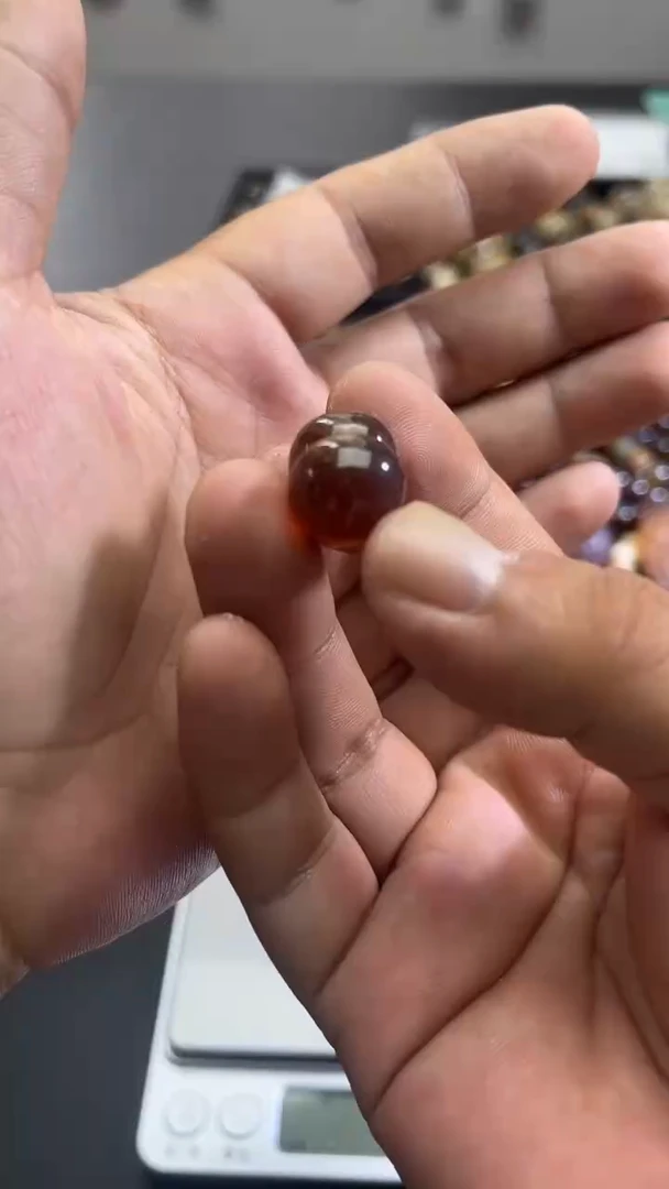 未镶嵌琥珀裸石70