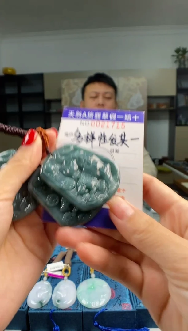 颈饰未镶嵌翡翠 多样性发其一