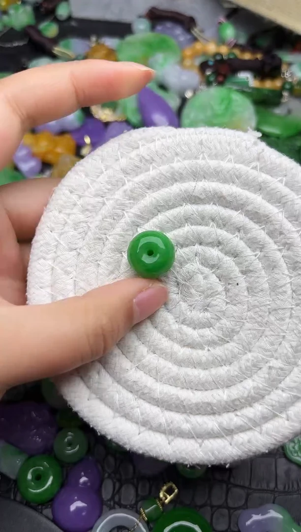 颈饰未镶嵌翡翠缅甸翡翠吊坠