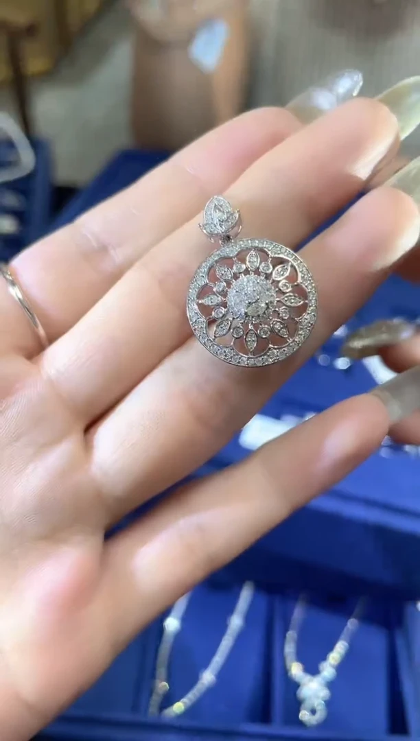 18K金镶嵌吊坠（不含链）钻石WZ
