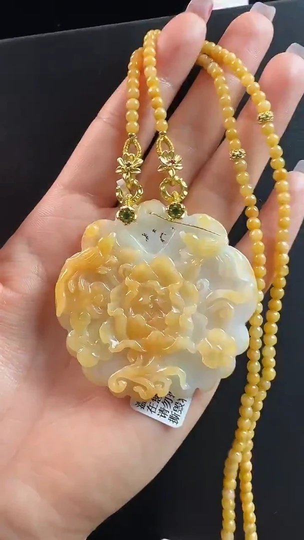 颈饰未镶嵌翡翠蝶恋花