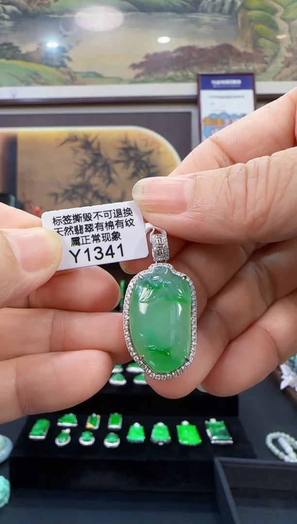 颈饰18K金镶嵌翡翠Y1341福果