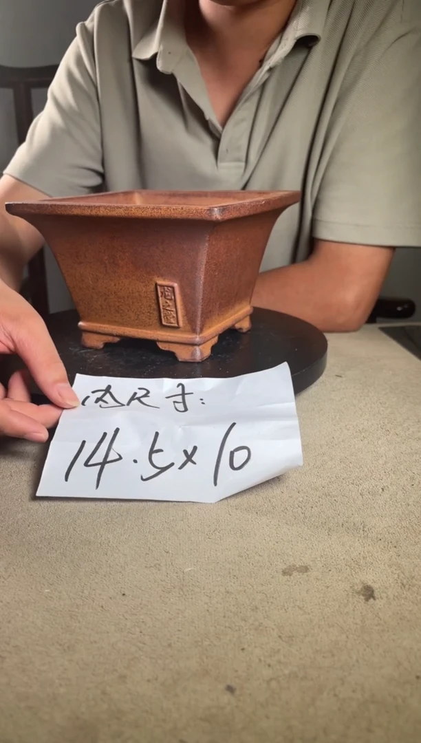 A宜兴紫砂小花盆