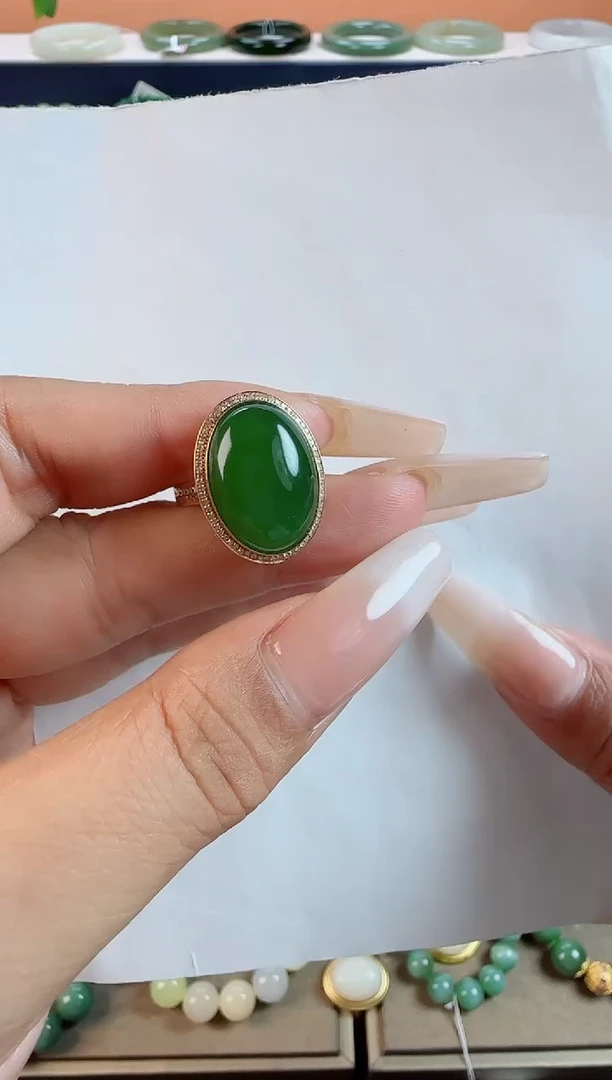 和田玉戒指18K金镶嵌碧玉菠菜绿戒指