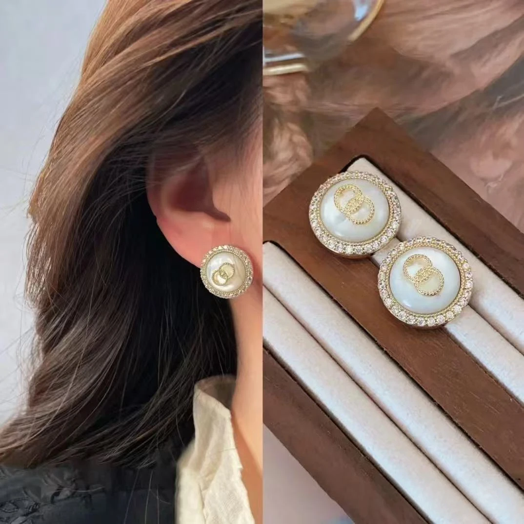 铜合金贝壳耳饰 天然贝贝镶锆石简约气质耳钉小众法式