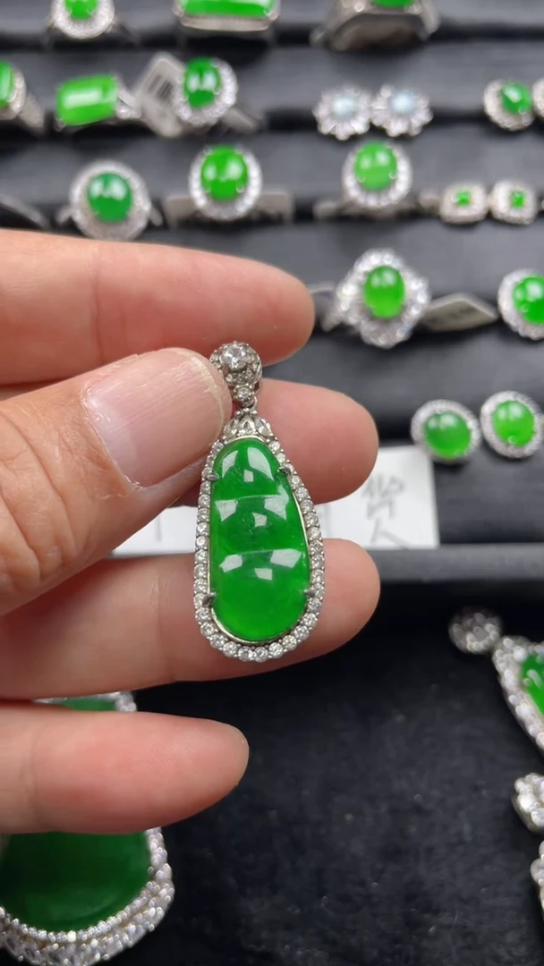 【闪购商品】翡翠颈饰银S925镶嵌翡翠