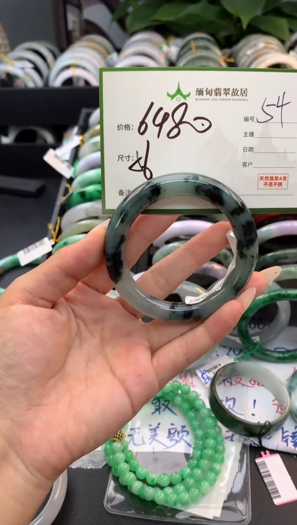 未镶嵌定制翡翠毛货需精细抛光+多人