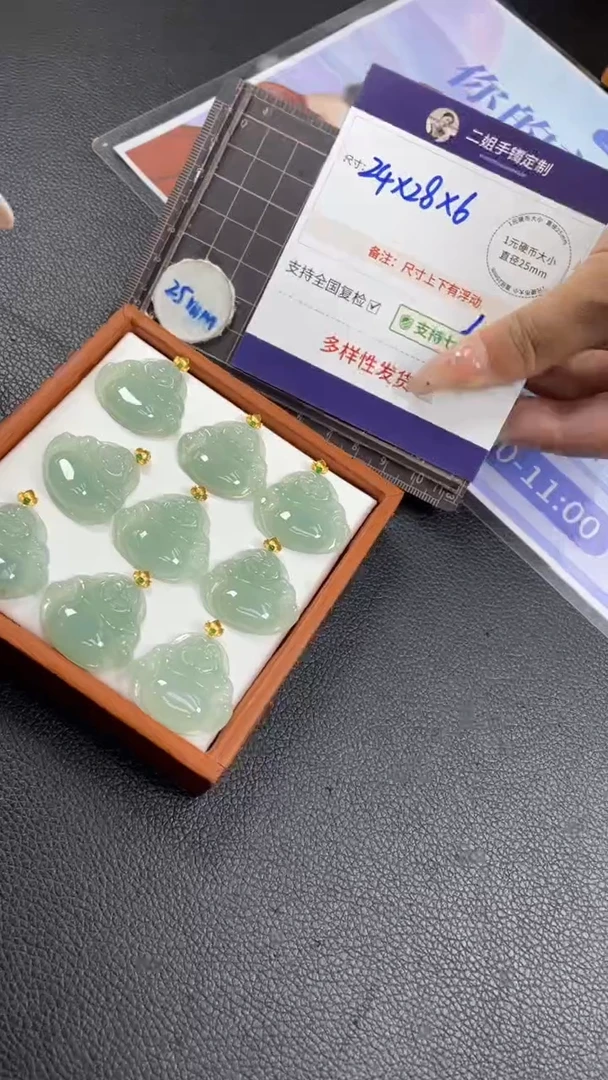 18K金镶嵌挂件翡翠冰晴绿佛公多样性发其一CP12配绳