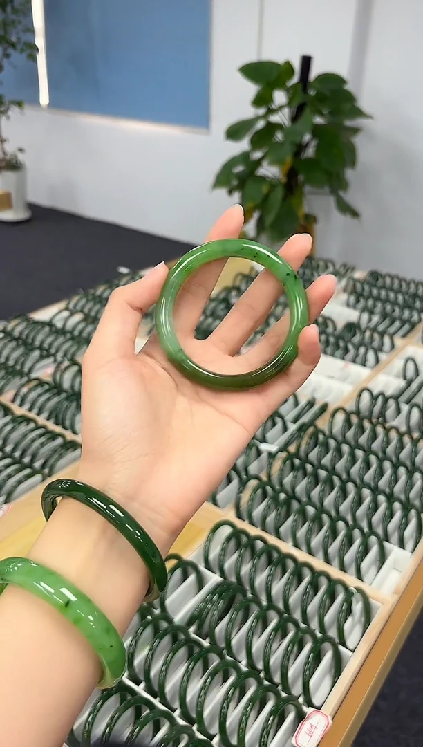 未镶嵌手镯和田玉共****河和田玉乌兰海59m手镯