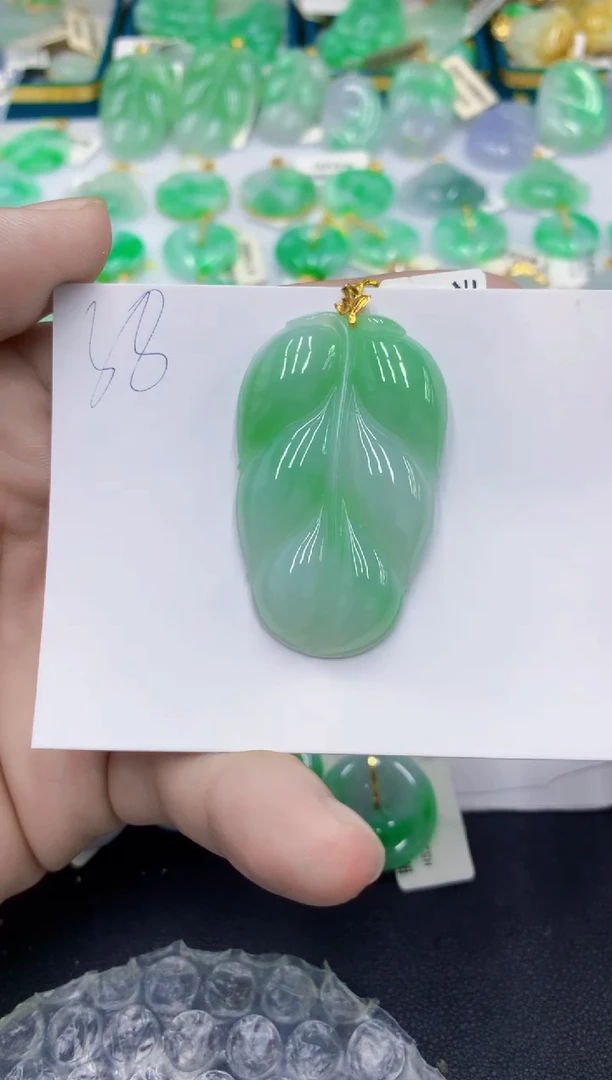 颈饰18K金镶嵌翡翠丁****录翡翠
