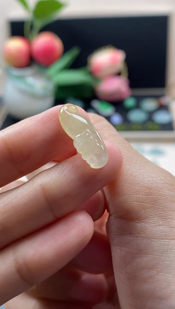 翡翠未镶嵌颈饰翡翠黄翡裸石