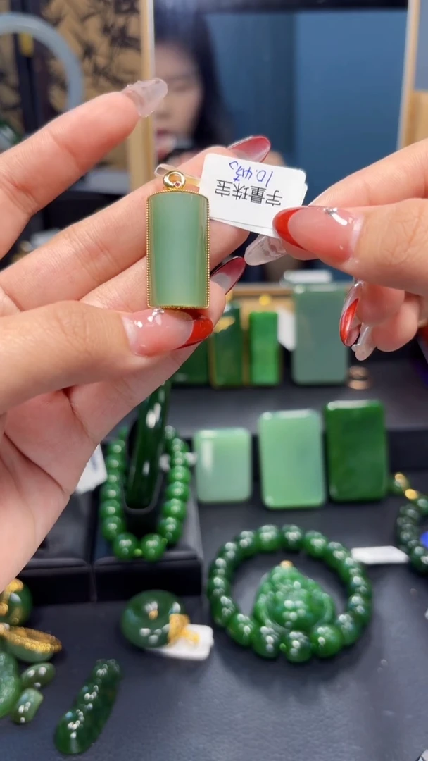 【闪购商品】和田玉（碧玉）吊坠(赠链)18K金镶嵌1