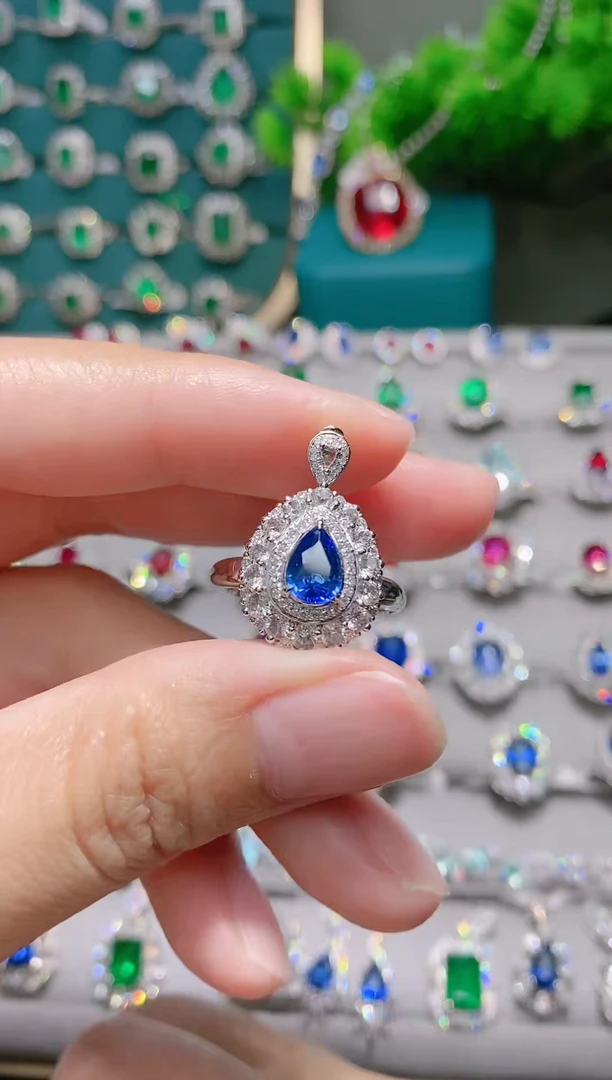 戒指蓝宝石18K金镶嵌.