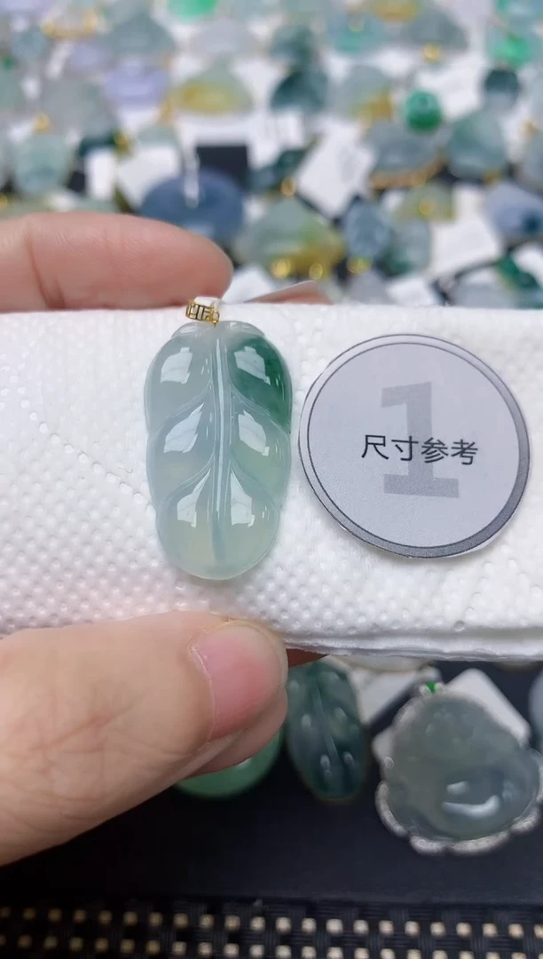 颈饰18K金镶嵌翡翠天然缅甸A货翡翠