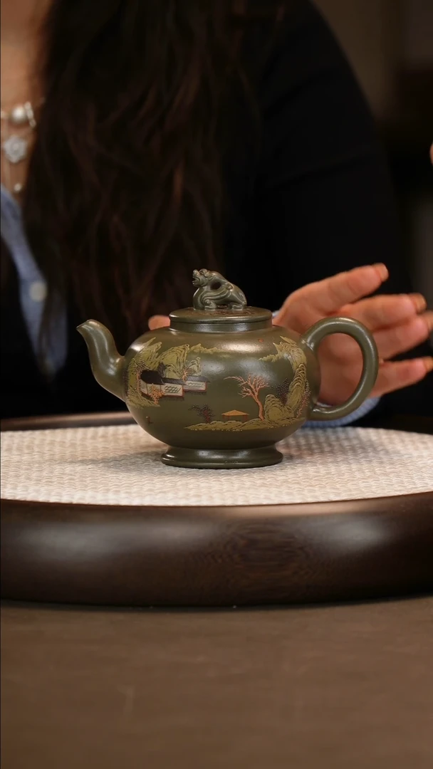 诸葛永南 瑞兽宫灯老绿泥 320c/绿泥杯一对