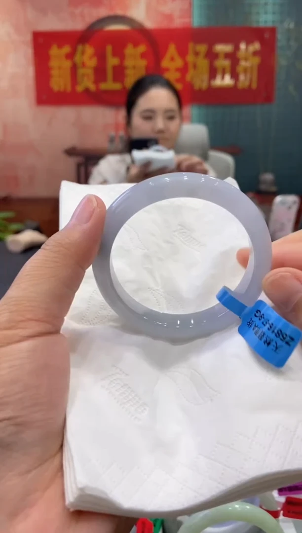 翡翠手镯未镶嵌多人00026216