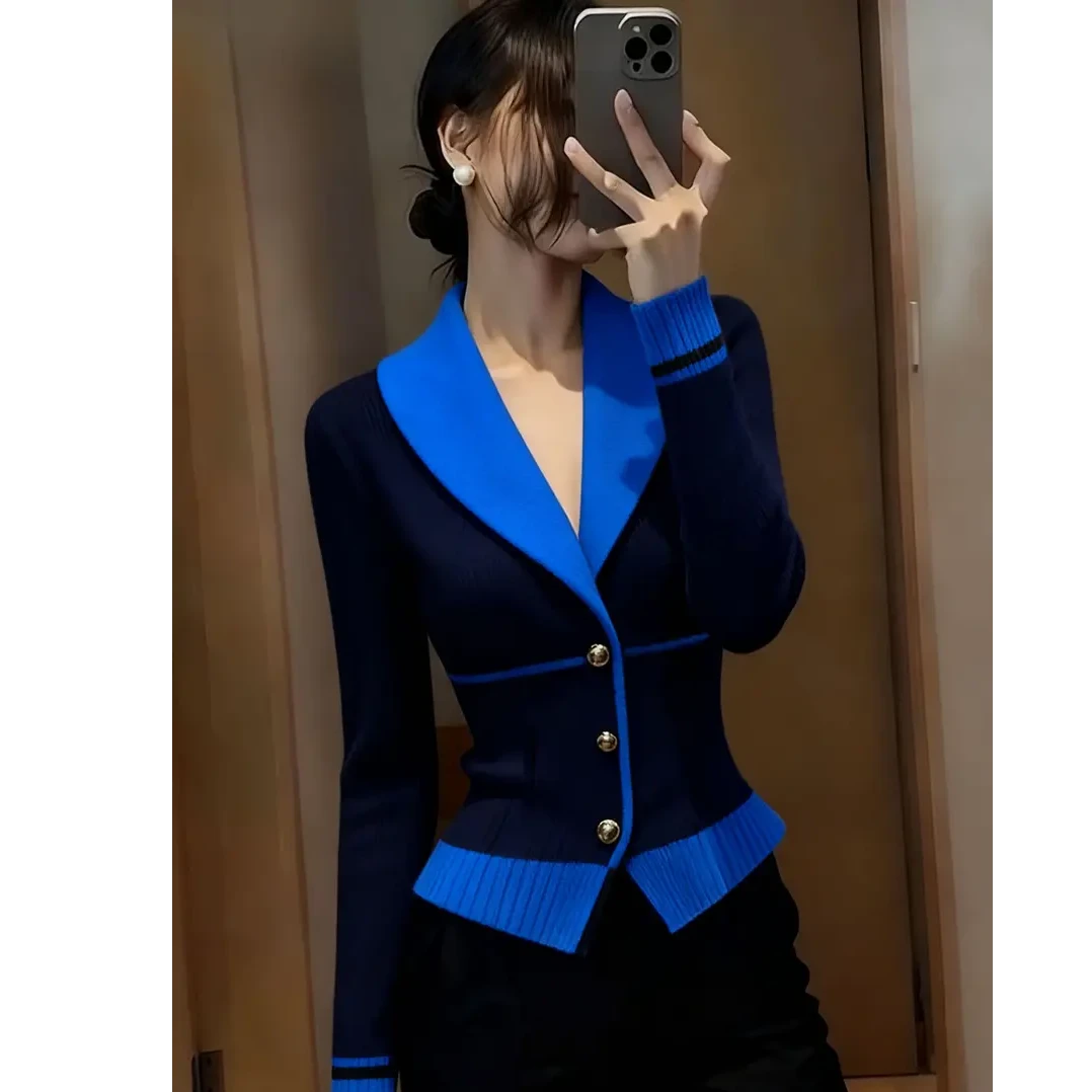 法式气质轻熟风翻领撞色针织上衣女2025秋冬季新款设计感修身毛衣