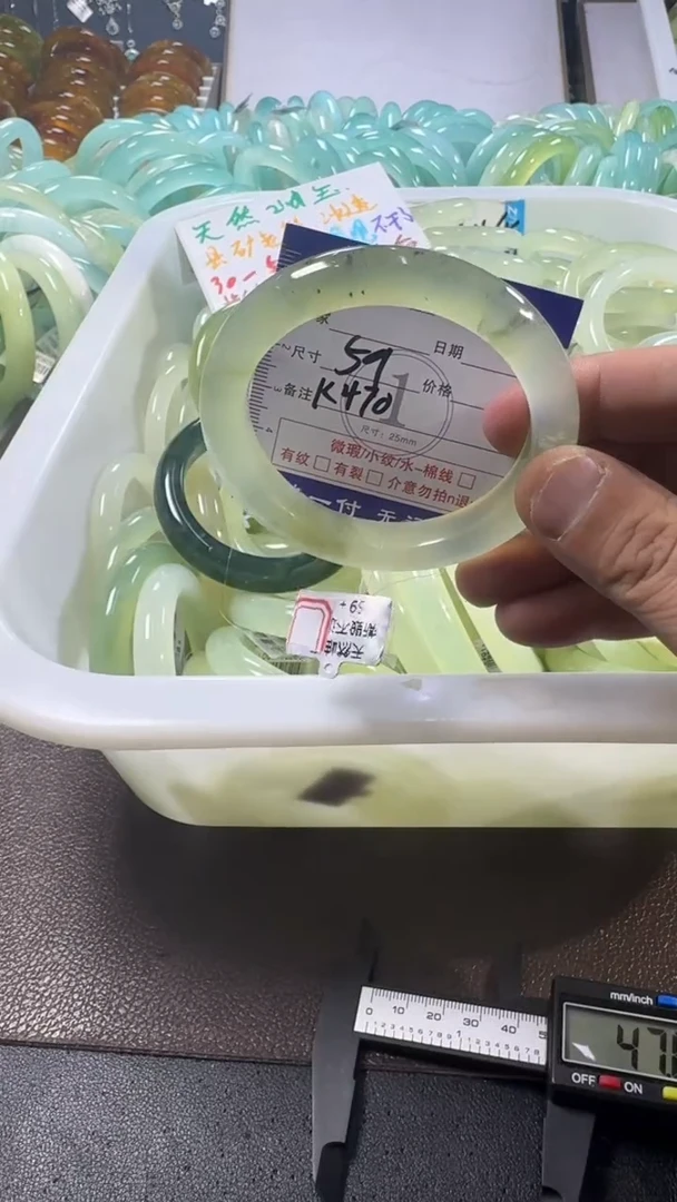 未镶嵌蛇纹石玉手镯1