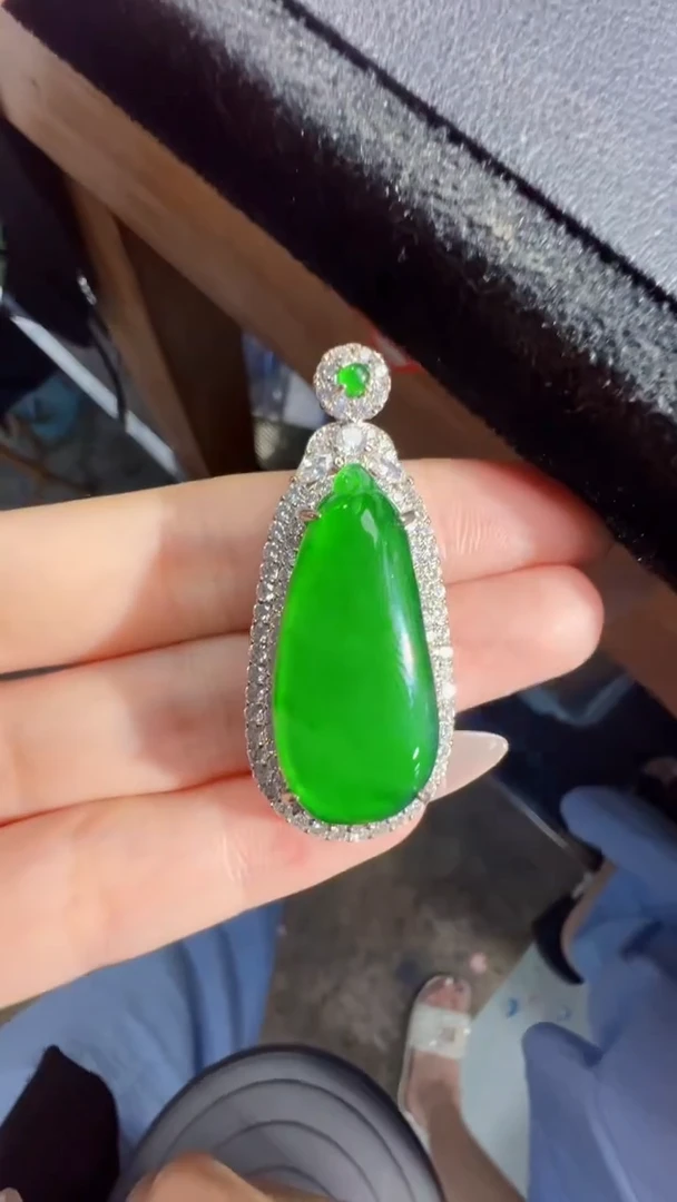 未镶嵌定制翡翠翡翠A货有轻微色差属于正常现象，福瓜多样性发货1