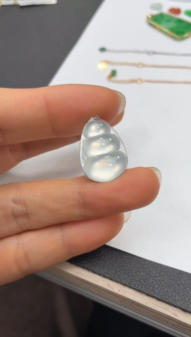 颈饰18K金镶嵌翡翠天然翡翠A货